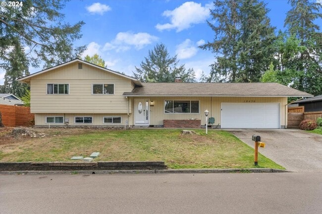 Building Photo - 18450 SW Deline St