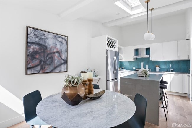 Building Photo - 2830 22nd St Unit apt3