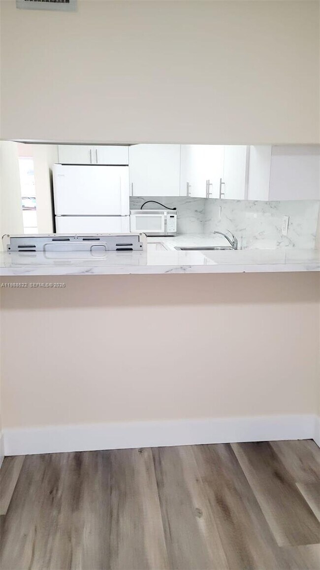 Photo - 2221 W 52nd St Unit 301