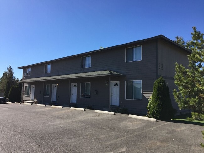 Building Photo - Conveniently Located 2 Bed/1.5 Bath Townho... Unit 1726