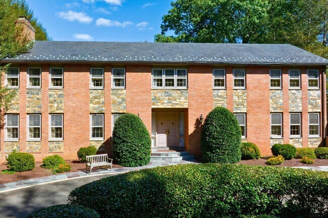 Photo - 221 Chain Bridge Rd