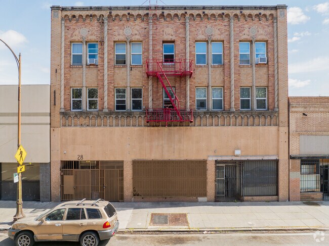 Photo - 28 S American St Apartments