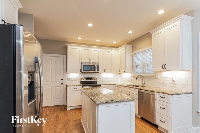 Photo - 205 Muirfield Ln