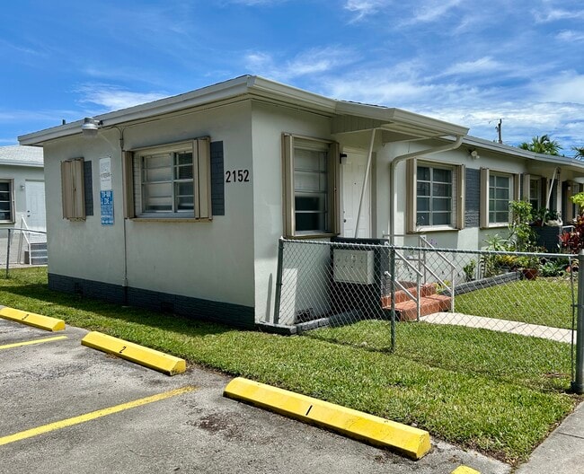 Building Photo - 2152 SW 14th Ter Unit 1