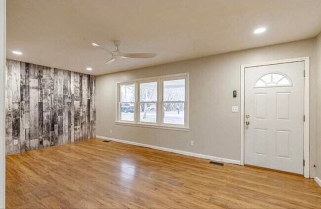 Photo - 505 W Walnut St