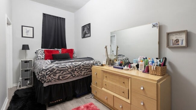 Photo - 1339 W Huron St