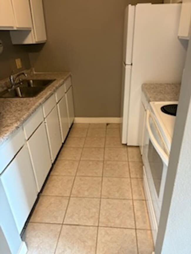 Building Photo - 209 Estelle St Unit 209 Estelle St - Apt A2