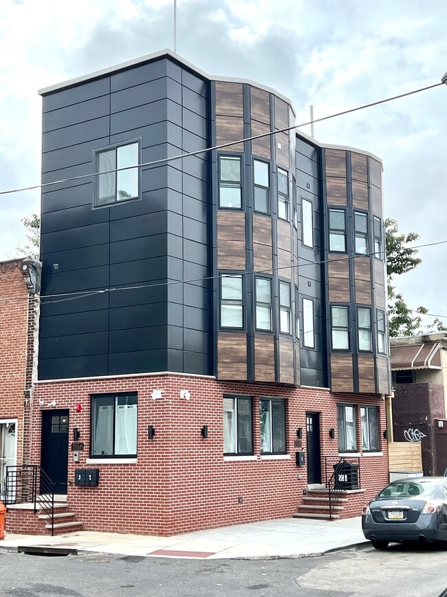 Building Photo - 2356 Gerritt St Unit 3 Rental