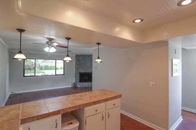 Photo - 2 Bedroom Condo for Rent in Redding CA with Pool, Tennis Courts, Garage | The Bluffs