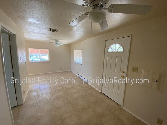 161 W Columbia St Unit 03-Rear Guest House