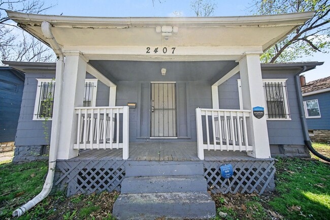 Building Photo - Cozy 2 Bed, One Bath Home In Downtown Kansas City!