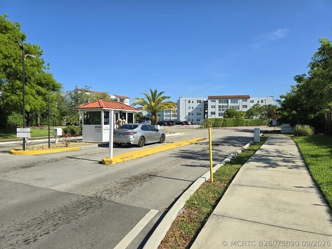 Photo - 2860 Somerset Dr Unit 317K