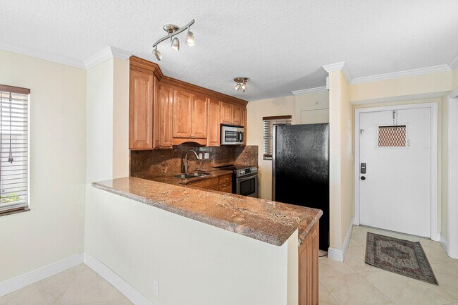 Photo - 750 NE Spanish River Blvd Unidad 410