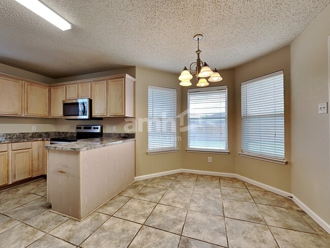 Photo - 955 Aaron Dr