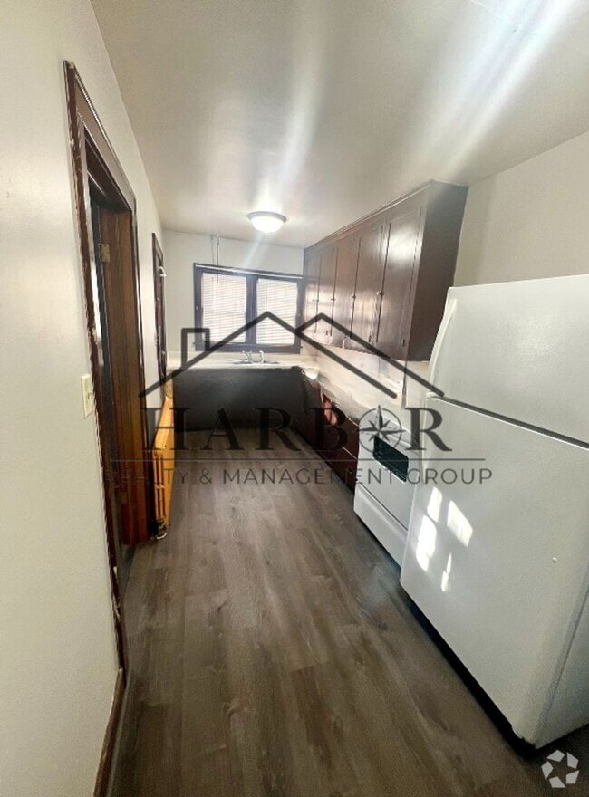 Building Photo - 905 1st Ave SW Rental