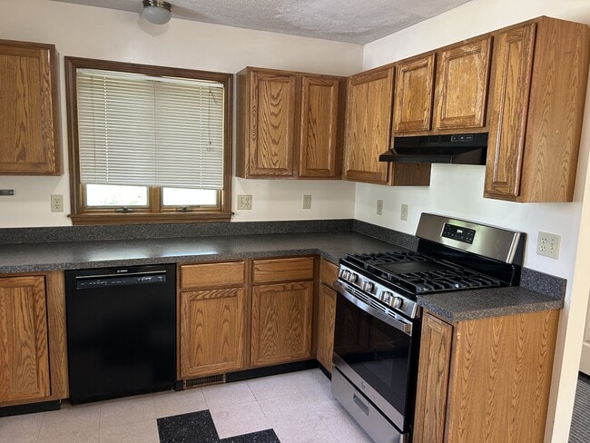 Photo - 108 S Park St