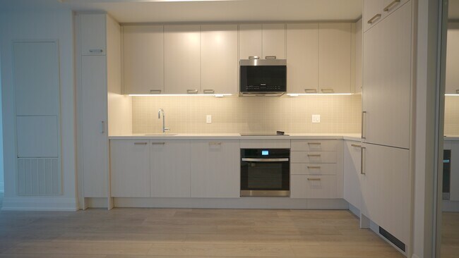 Photo - 20-2420 Soudan Ave