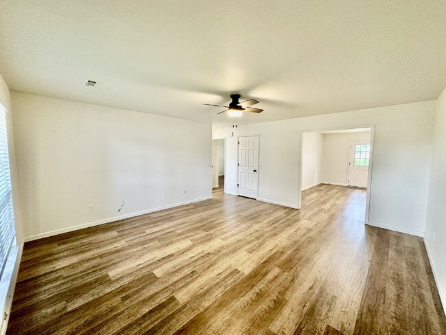 Photo - 800 E Kara Ln.