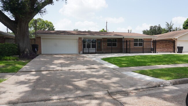 Photo - 902 Hidden Valley Dr