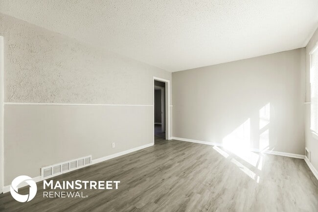 Photo - 10000 Drury Ave
