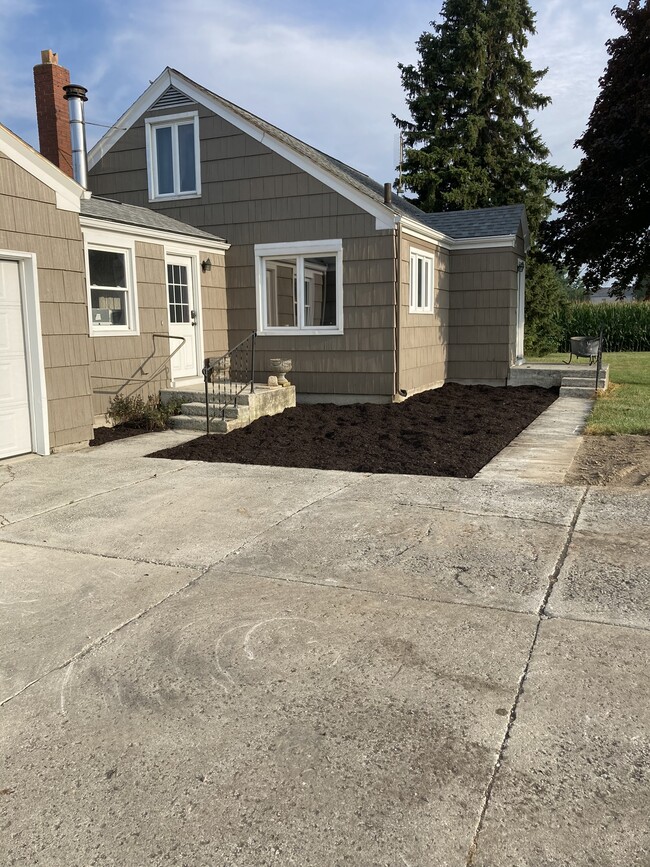 Building Photo - 8370 N 300 W-90 Rental