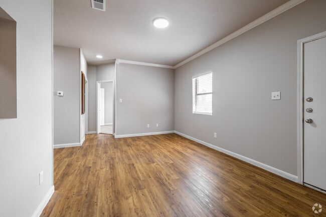 2BR, 2BA - 810SF - Living Room