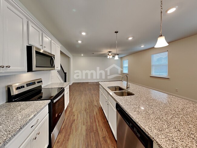 Photo - 881 Headland Wy