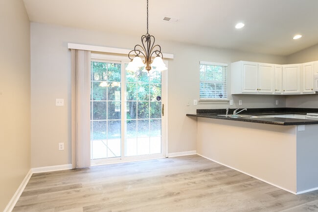 Photo - 302 Yukon Dr