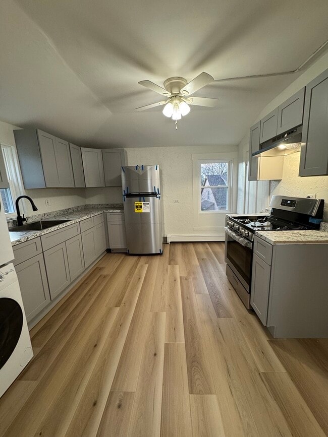 Building Photo - 22 Cottage St Unit 2