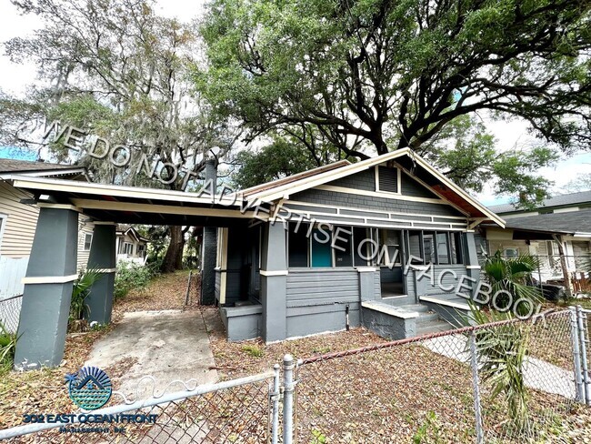 Building Photo - Beautiful 3 Bedroom 1 Bathroom now availab... Rental