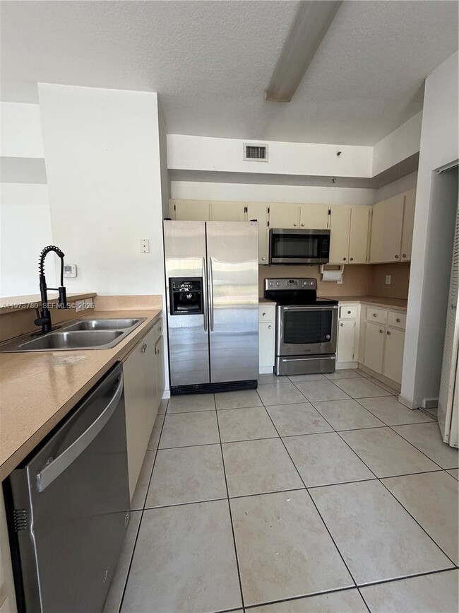 Building Photo - 7290 NW 114th Ave Unit 102-7