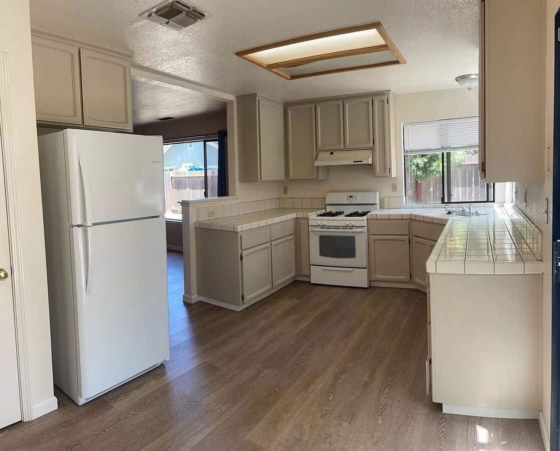 Photo - 742 Danehurst Ct