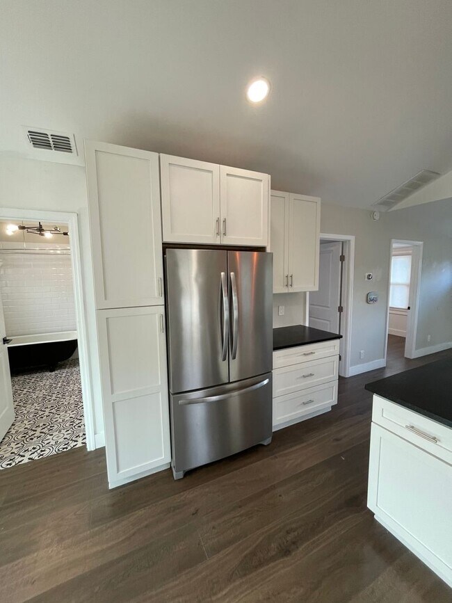 Adorable Bungalow in the Heart of Gulfport House House Rental in