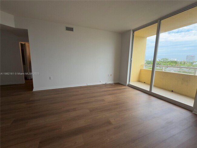 Photo - 2775 NE 187th St Unit 304