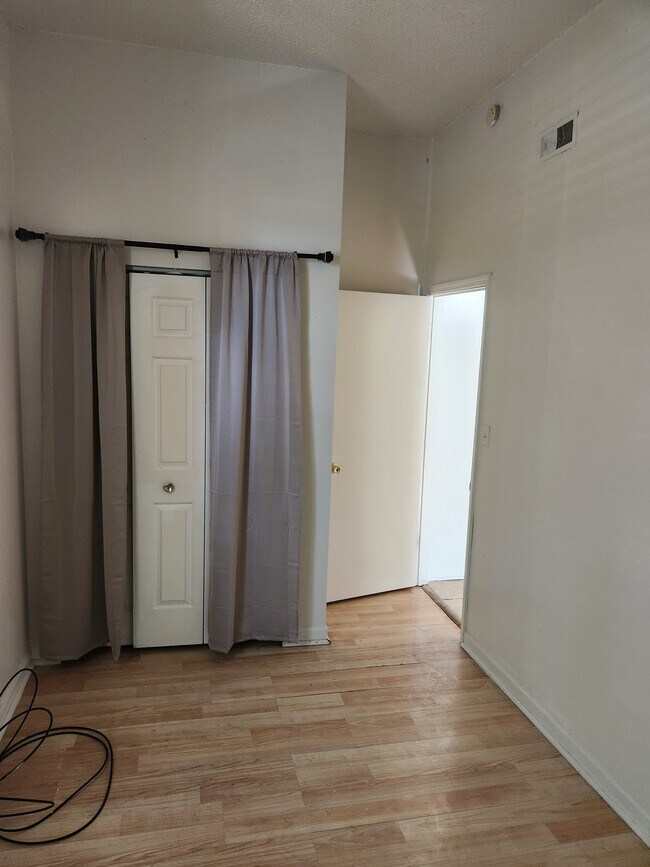 Photo - 2137 Geyer Ave Unit A