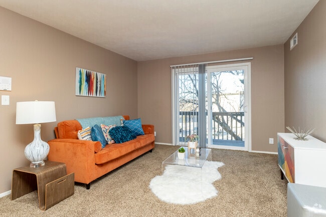 1BR, 1BA - 634SF