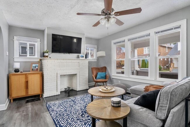 Photo - 975 Heyl Ave