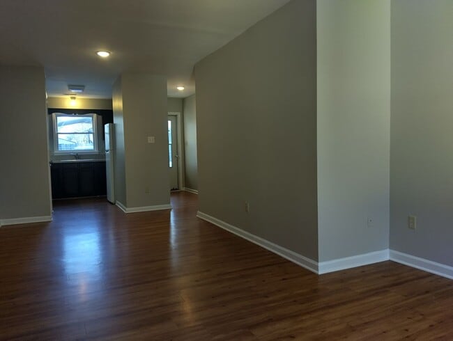 Building Photo - Newly Renovated 2bd/1ba apartment Unit 7524 Backcorner Dr ( 62)
