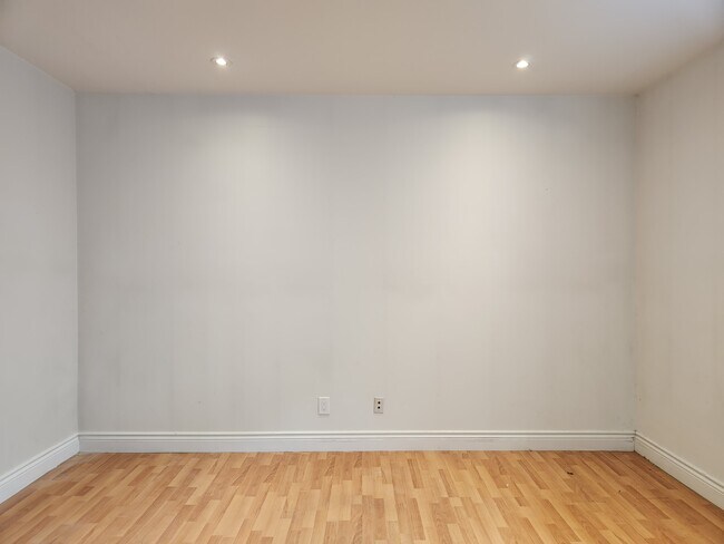 Photo - 1015 Dupont St Unit 2