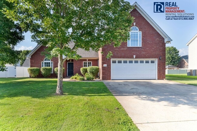 Amazing 3 bedroom home with attached garage! - Amazing 3 bedroom home with attached garage!