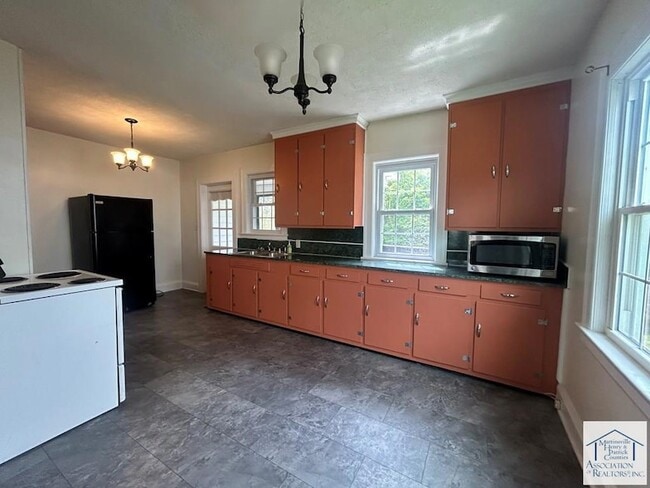 Photo - 1118 Oakgrove Ave