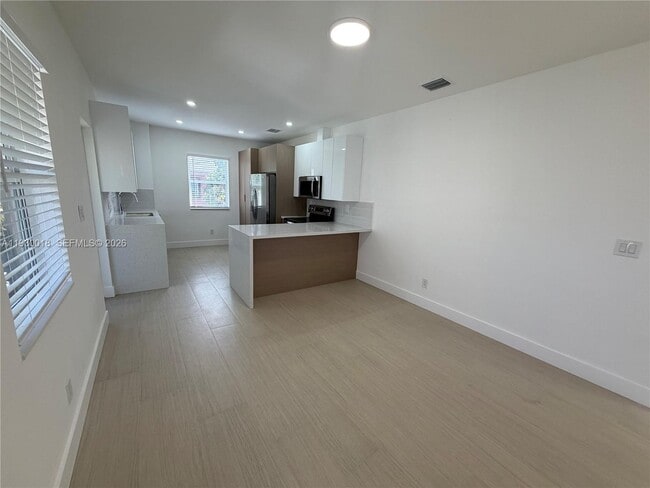 Photo - 1045 SW 8th Ave Unidad 1045