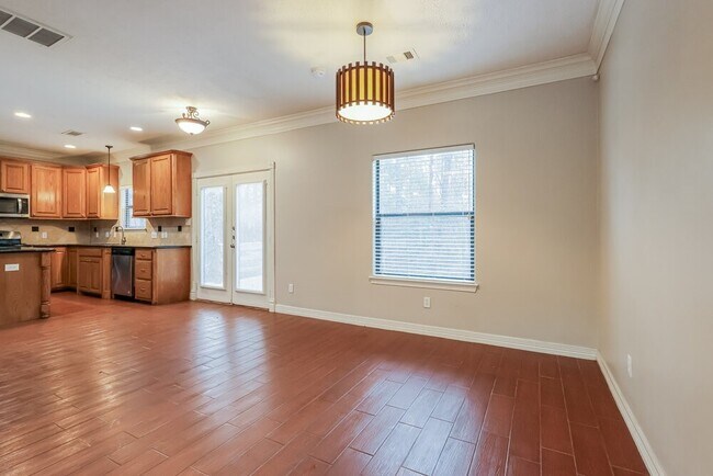 Photo - 612 Spruce Dr