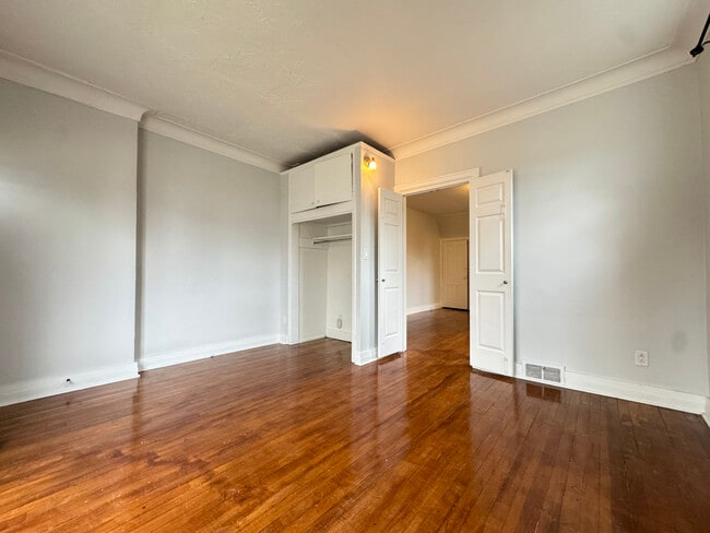 Photo - 26 Eastchester Ave Unit 1