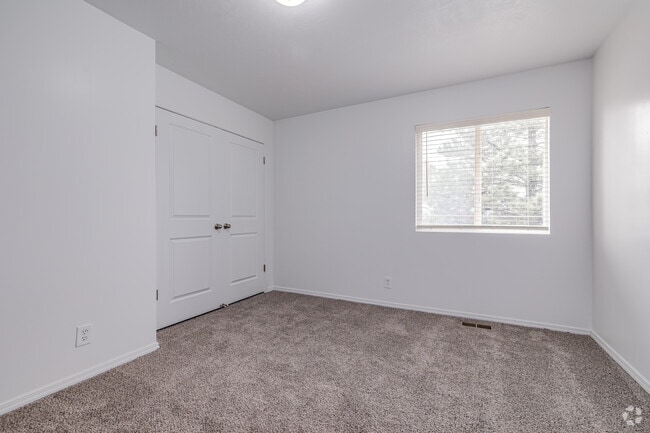 4BR, 3.5BA - 2,550SF - Bedroom