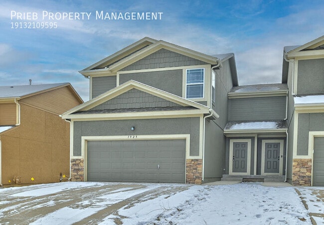 Building Photo - 2132 W Forest Dr