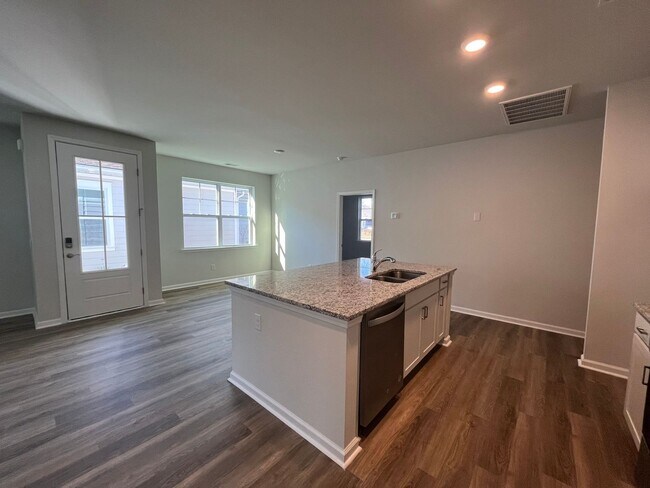 Photo - 143 Holloway Hill