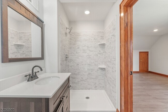 Photo - 532 Piaget Ave