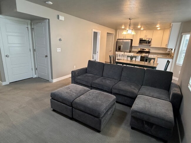 3320 W Lazy J Ln