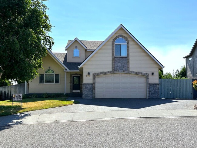 Two Story Home w/ Main Level Primary Bedro... - Two Story Home w/ Main Level Primary Bedro...